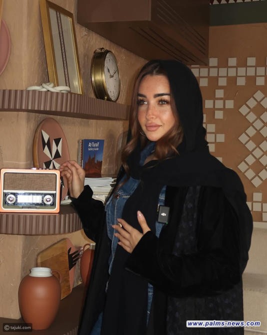 هنا الزاهد تفاجئ جمهورها بإطلالة العباءة والحجاب في السعودية